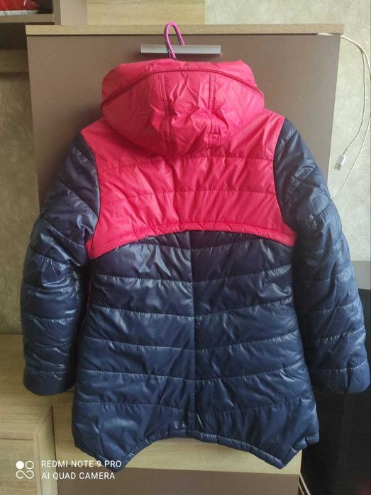 Демісезонна куртка для дівчинки (розмір 40)