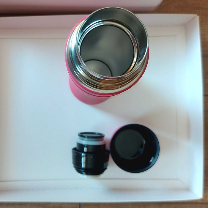 Termos wraz z kubkiem termicznym do kawy, herbaty