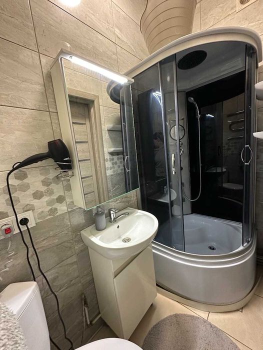 Продаж частини будинку в центрі міста!! Супер локація!