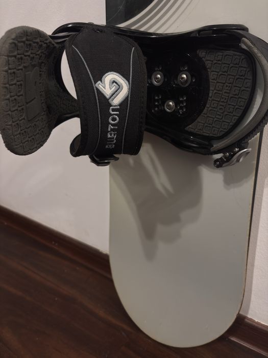Deska snowboardowa Burton Clash 151 cm + wiązania Burton – komplet