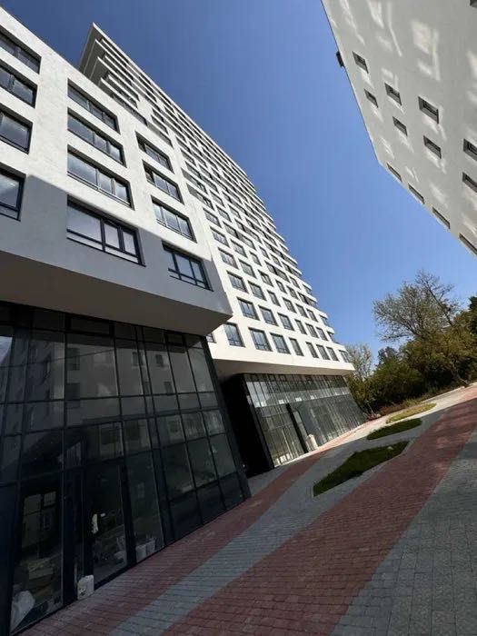 Оренда фасадного комерційного приміщення в ЖК Замарстинівська 134 а