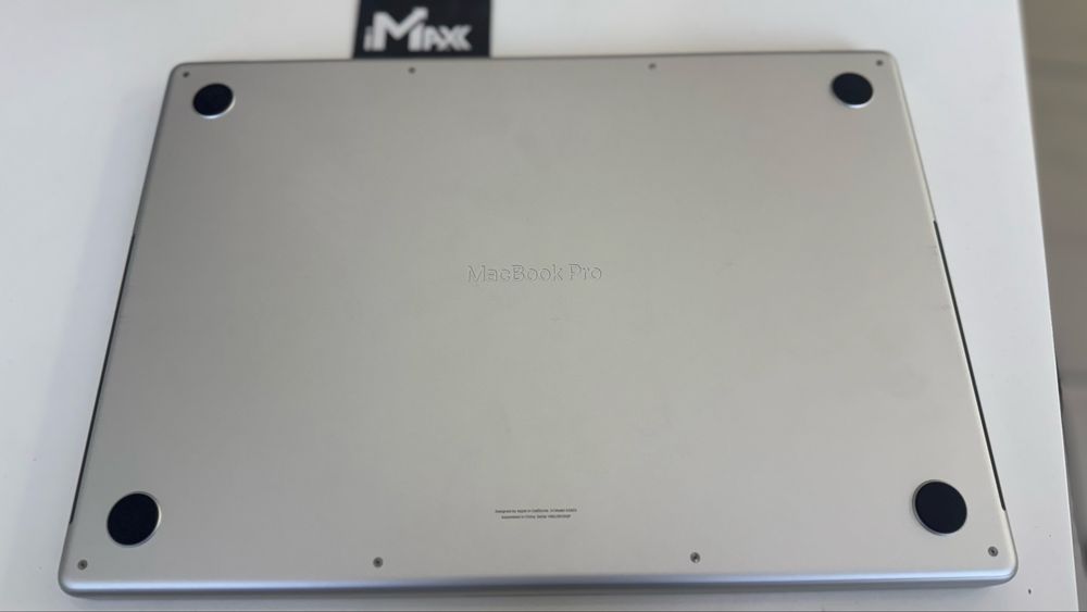 MacBook Pro 16” M4 Pro 24/512Gb Silver АКБ 99% стан нового MX2T3 MX2X3 за 1390€