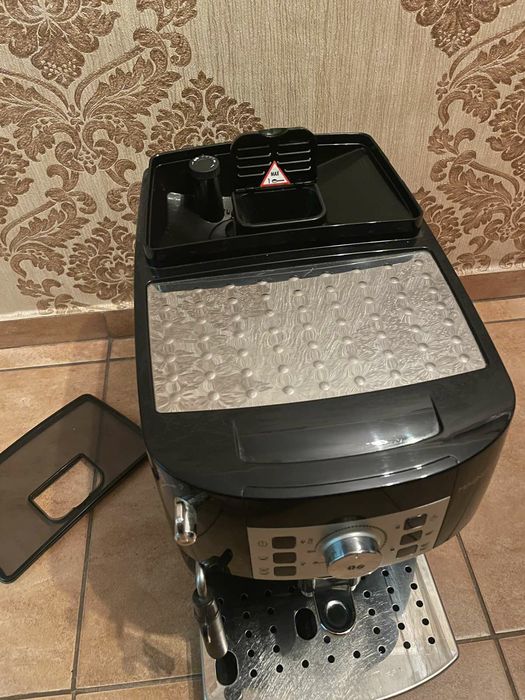 Кавоварка Кофеварка DeLonghi Magnifica S
