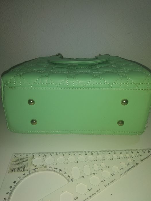 Сумка в стиле Диор.