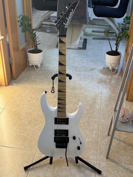 Jackson JS Series Dinky Arch Top JS32 DKA-M Snow White