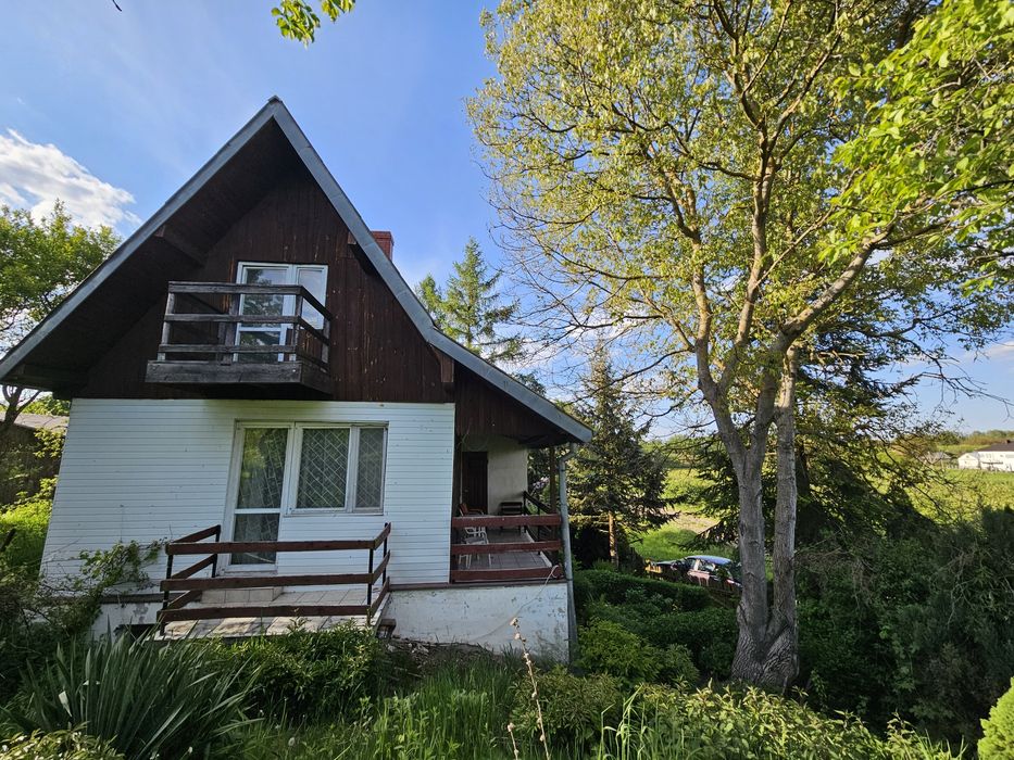 Sprzedam dzialke rekreacyjna o powierzchni 2900 z domkiem letniskowym i budynkiem gospodarczym .