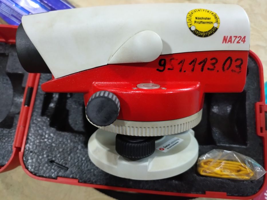 Nível óptico Leica NA724