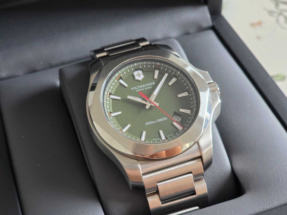 Victorinox I.N.O.X. 241725.1 - zielona tarcza