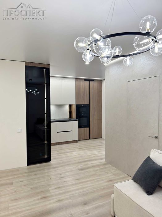 Нова сучасна квартира у новому будинку. центральна частина міста