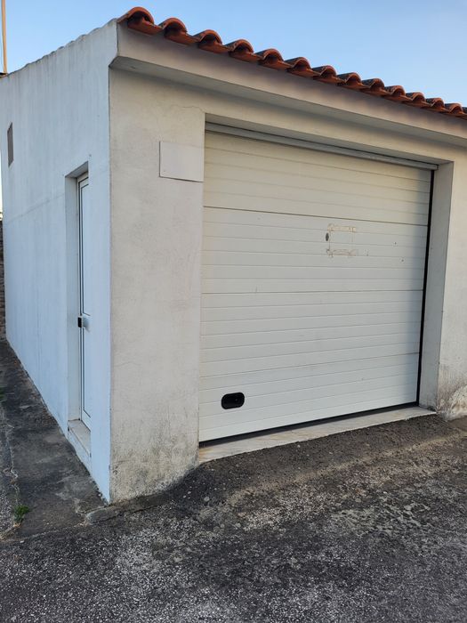 Arrenda-se Garagem