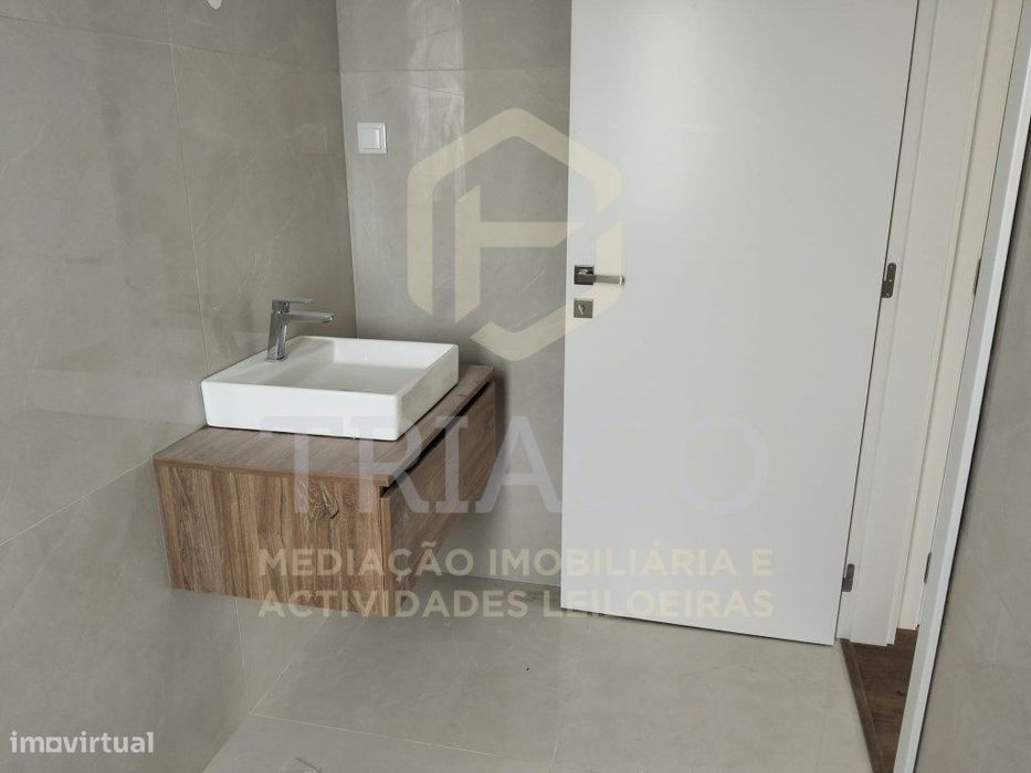 Fantástico Apartamento T2 com Varanda
