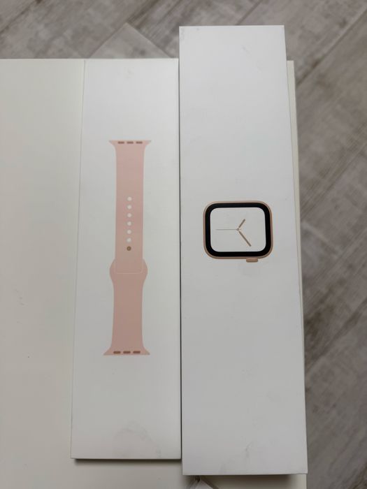 Часы apple SERIES 4 Gold Aluminum ,40 мм