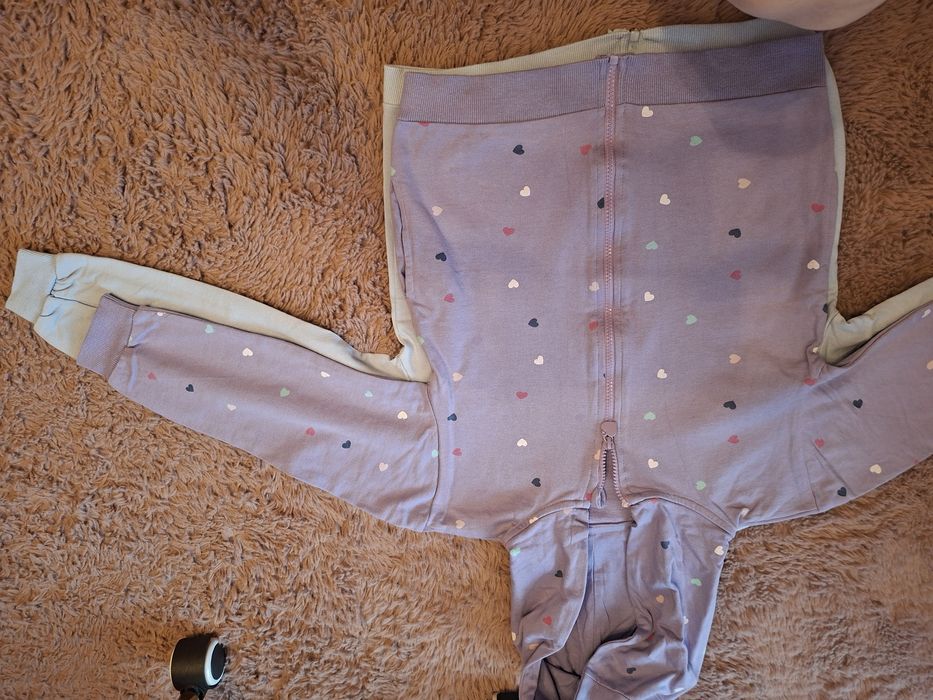 Fioletowa w serduszka bluza 134. Druga gratis kuromi