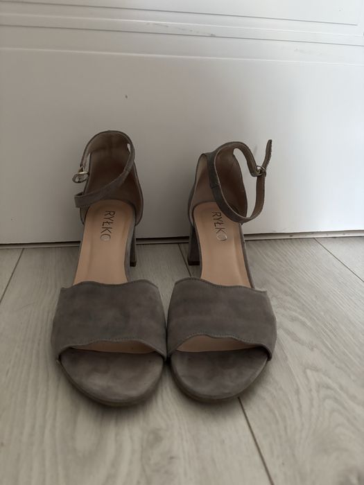 Buty na obcasie ryłko