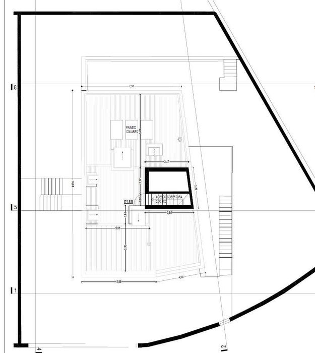 Moradia familiar p/ terminar construção 711m2. T6 Zona Nobre Porto.