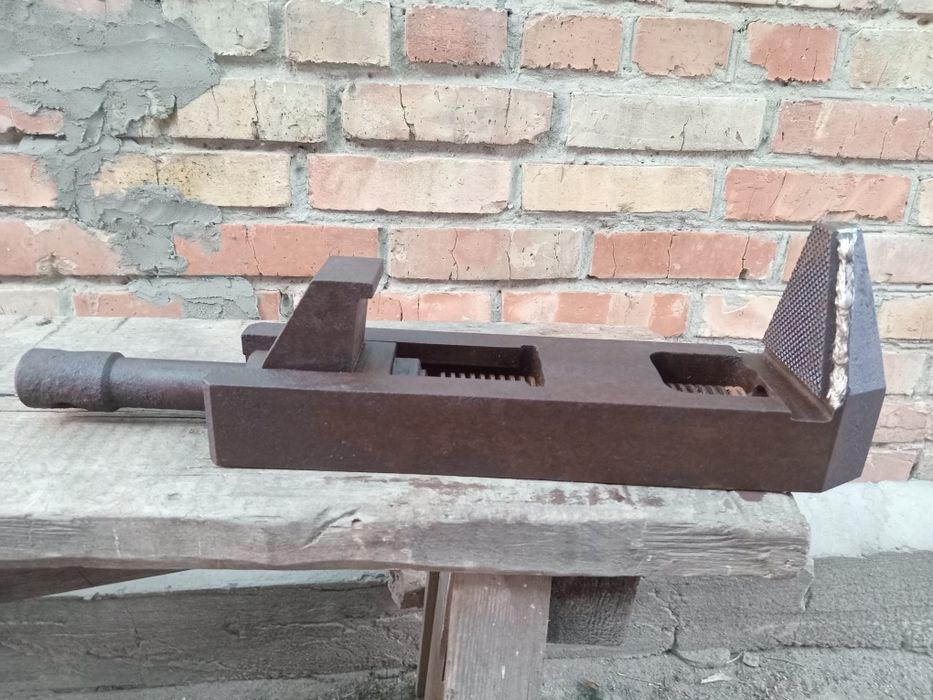 Продам лещата робочі