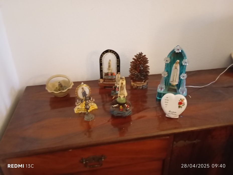 Conjunto de peças alusivas a Fátima