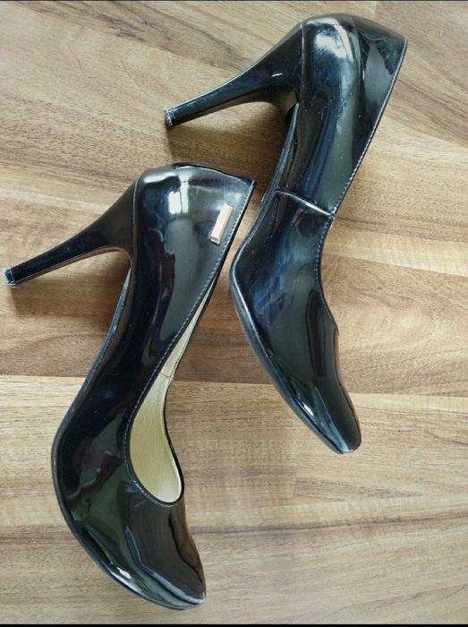 Buty czarne, szpilki. 39