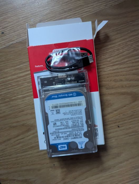 Dysk zewnętrzny HDD 750 GIG  Wszystkie konsole laptop itp