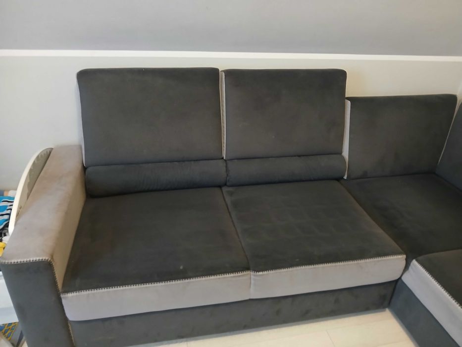 Szary naroznik z funkcja spania