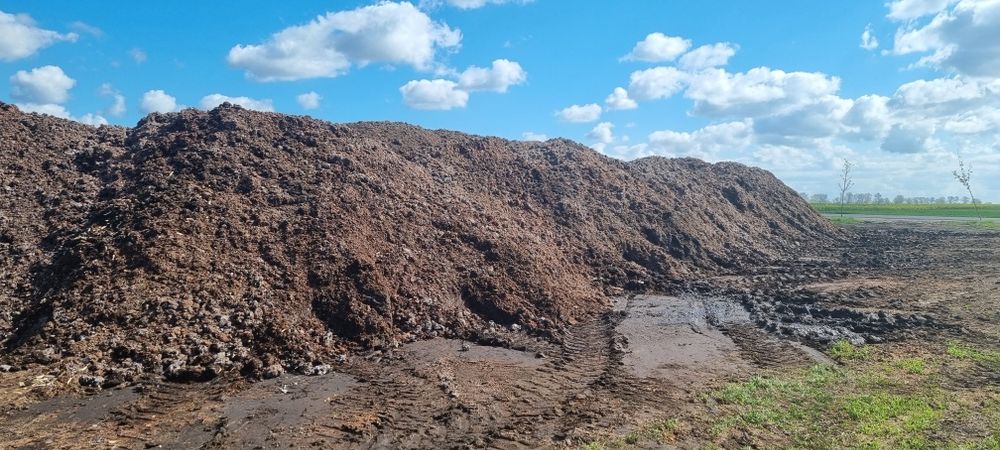 Podłoże Popieczarkowe,  obornik,  biomasa .