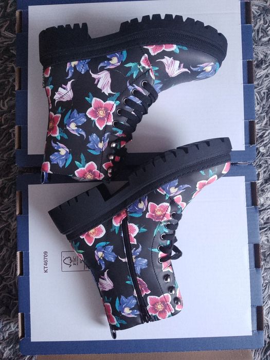 Kozaki botki w kwiaty