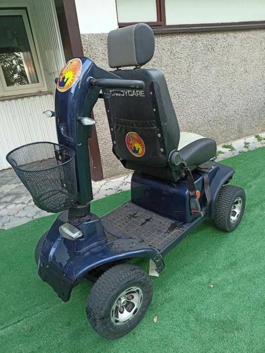 Elektryczny wózek inwalidzki na cześci