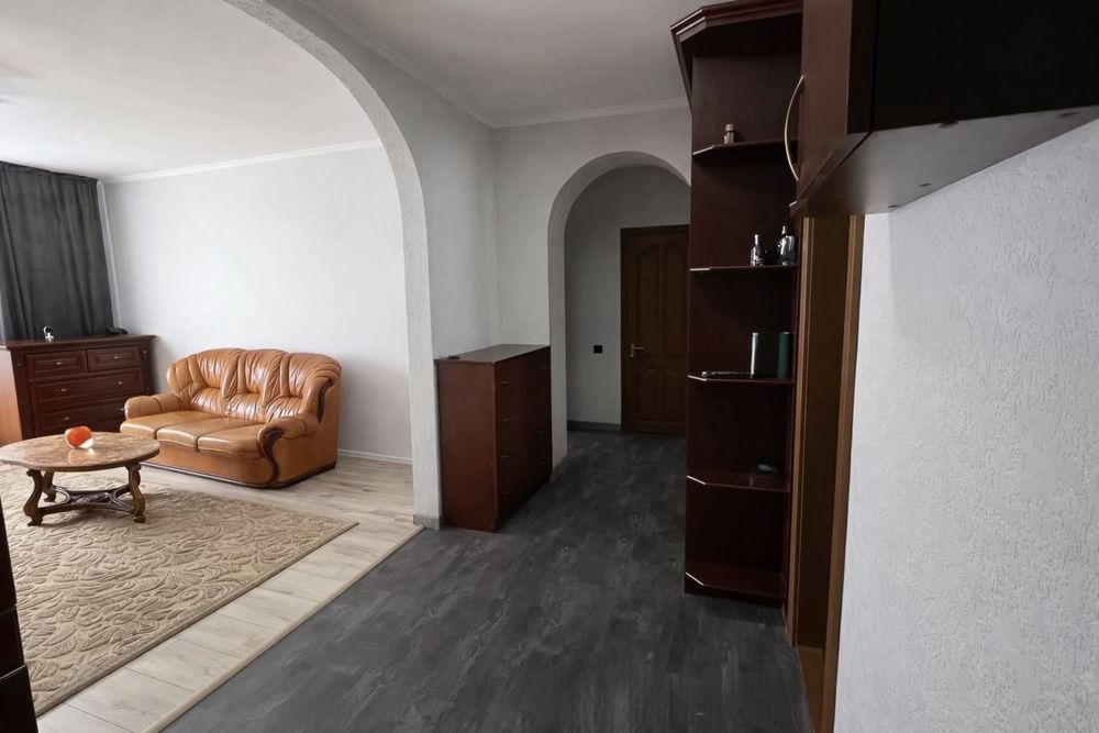 Продаж великої квартири з якісним ремонтом та меблями, вул. Шептицького в м. Дрогобич