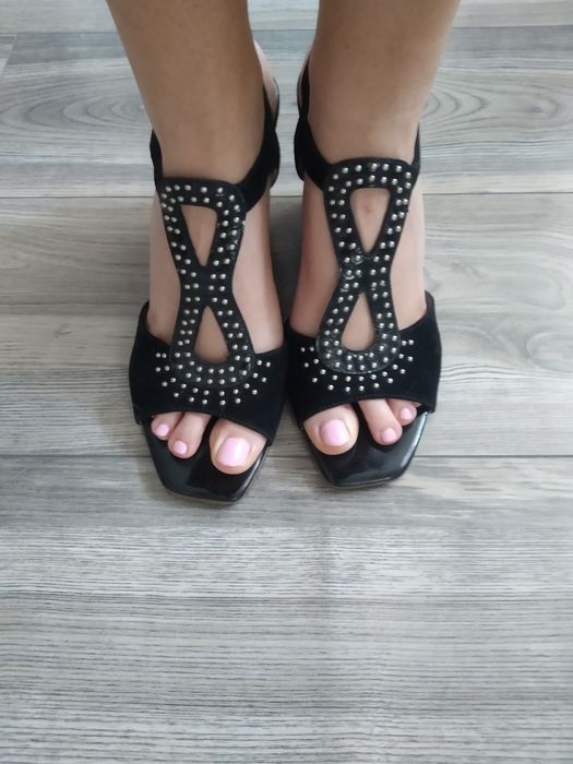 Sandałki na koturnie