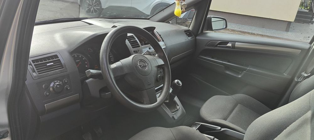 Sprzedam Opel Zafira 2letnie LPG