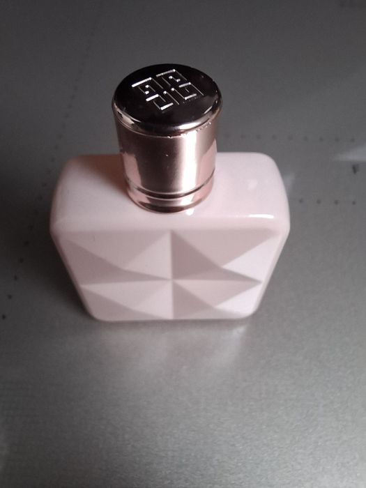 Damskie EDP  Givenchy Irresistible Rose Velvet 8ml  nowa miniaturka