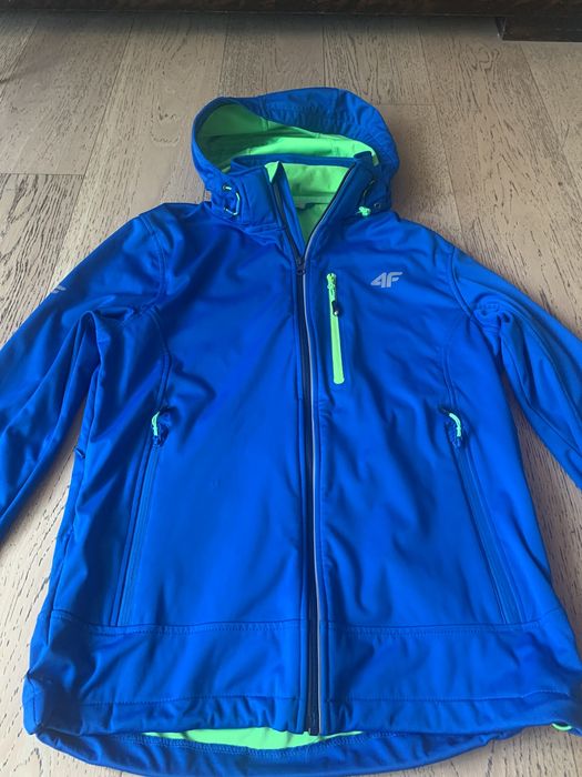 Softshell cienki firmy 4F z odpinanym kapturem
