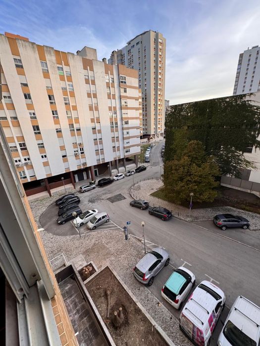 Alugo quarto no Areeiro