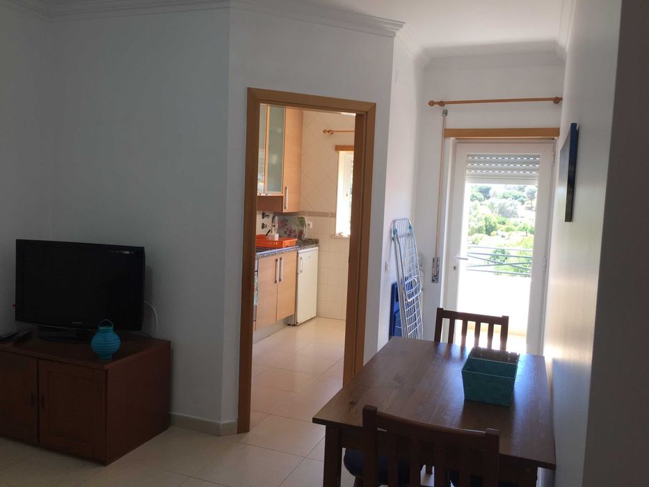 aluguer de apartamento T1 (ao ano) na urbanização alfamar, junto à praia da falésia