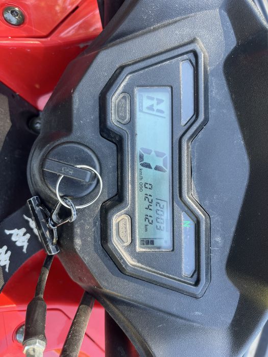 Квадроцикл Loncin LX200AU-2 красного цвета