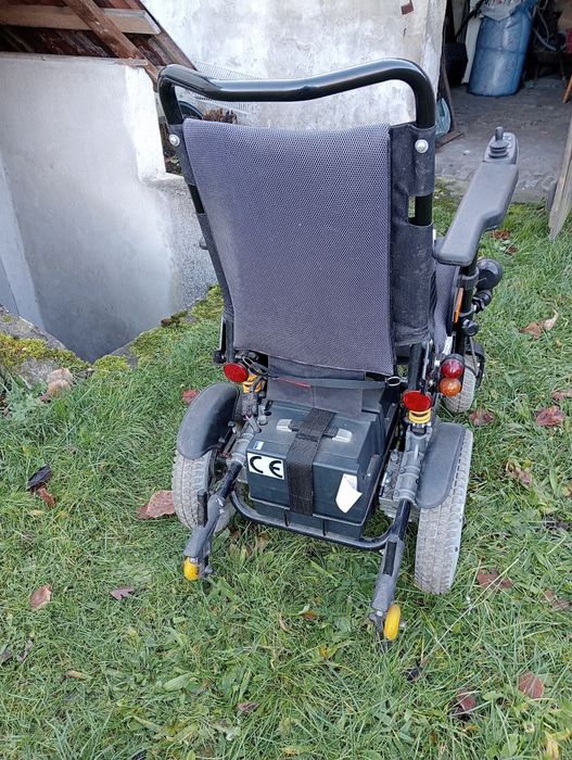 Wózek inwalidzki o napędzie elektrycznym