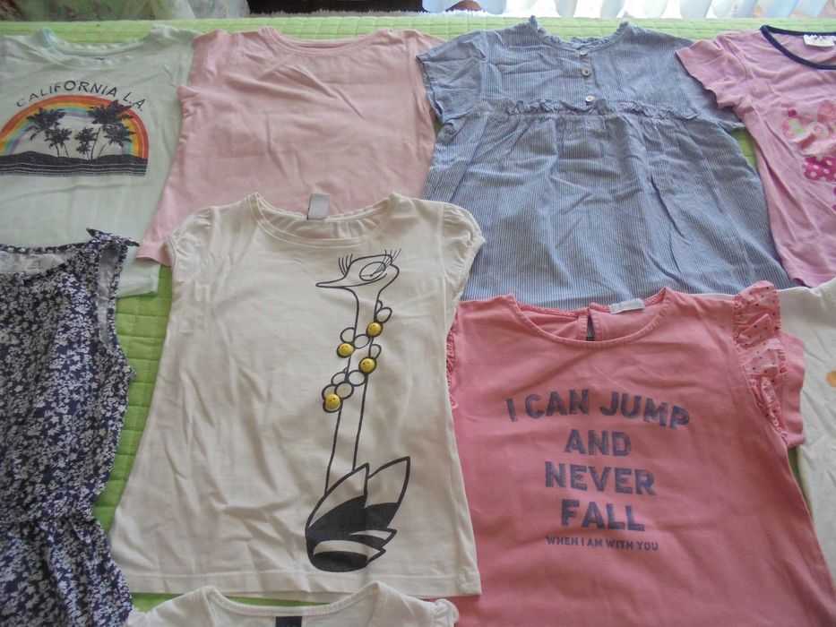 lote de roupa de menina a toalha da praia