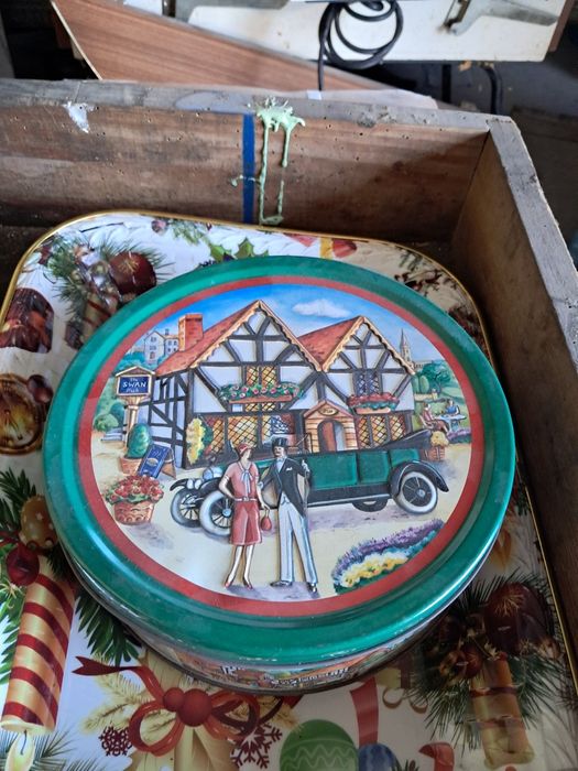 Caixa em metal decorativa