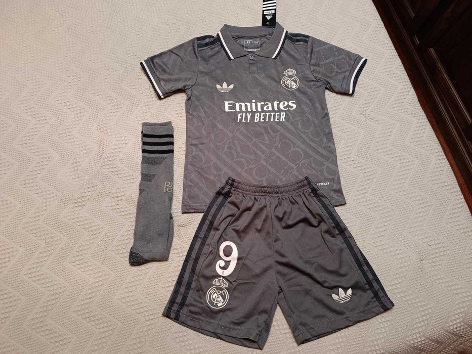 Camisola Criança Real Madrid Equipamento Mbappe NOVO