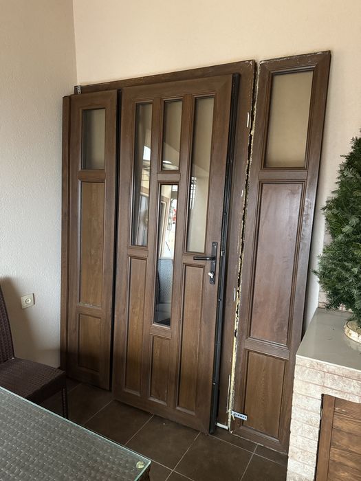 Двері на будинок