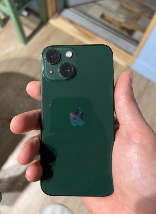 Продам Iphone 13