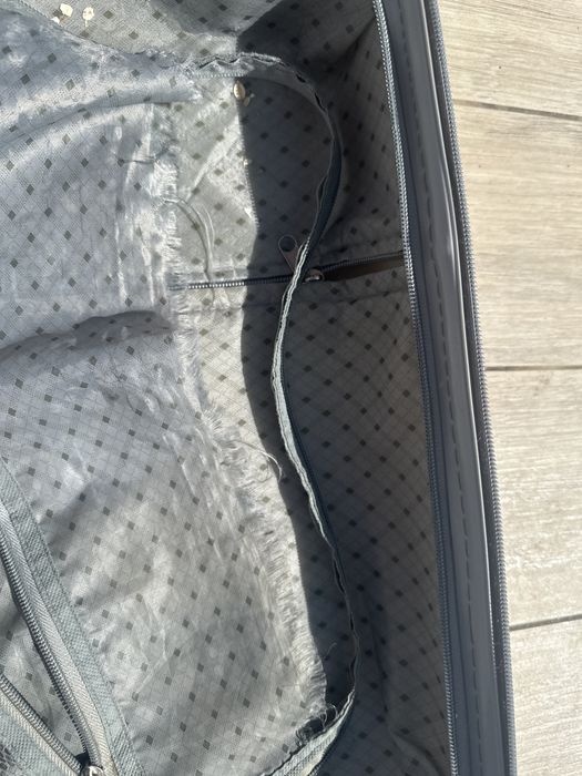 Walizka kremowa mocno  używana