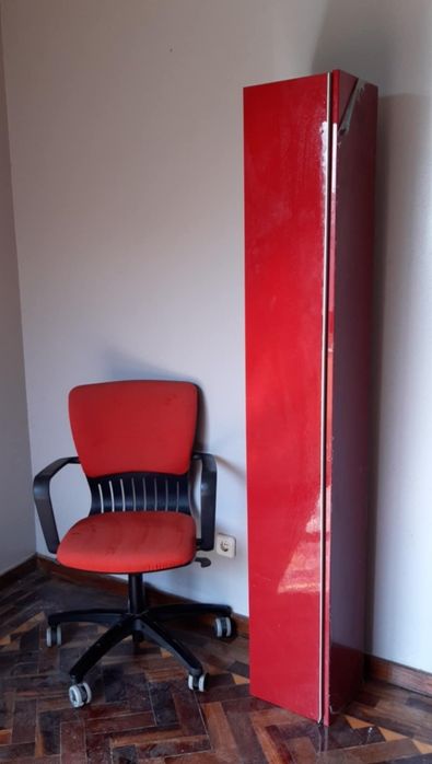 Consola Vermelha IKEA