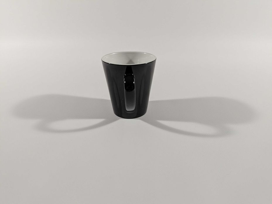 Czarny ceramiczny kubek pojemność 300 ml