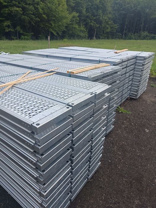 Wynajem Rusztowań Elewacyjnych