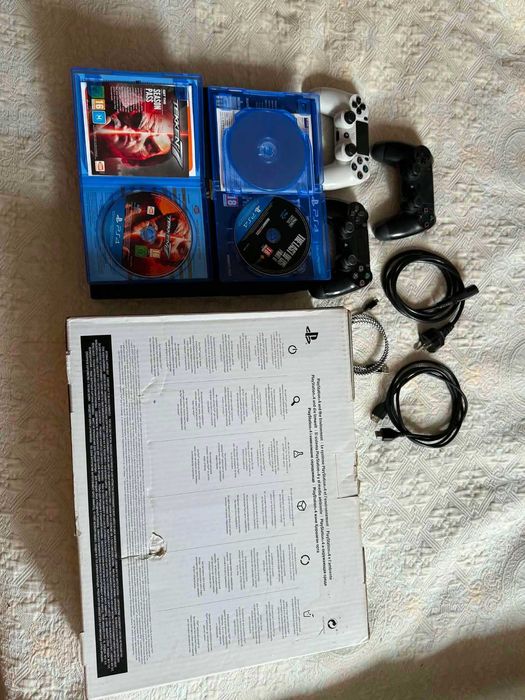 Konsola PS4 PRO stan bardzo dobry