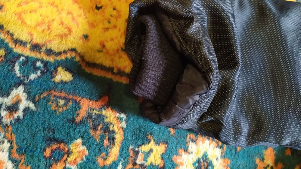 Продам демисезонную  мужскую куртку в отличном  состоянии