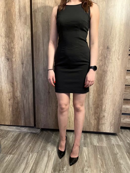 Sukienka czarna dopasowana ćwieki mohito
