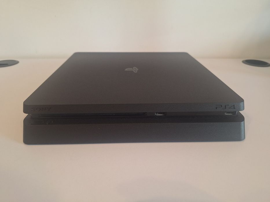 Konsola PlayStation 4