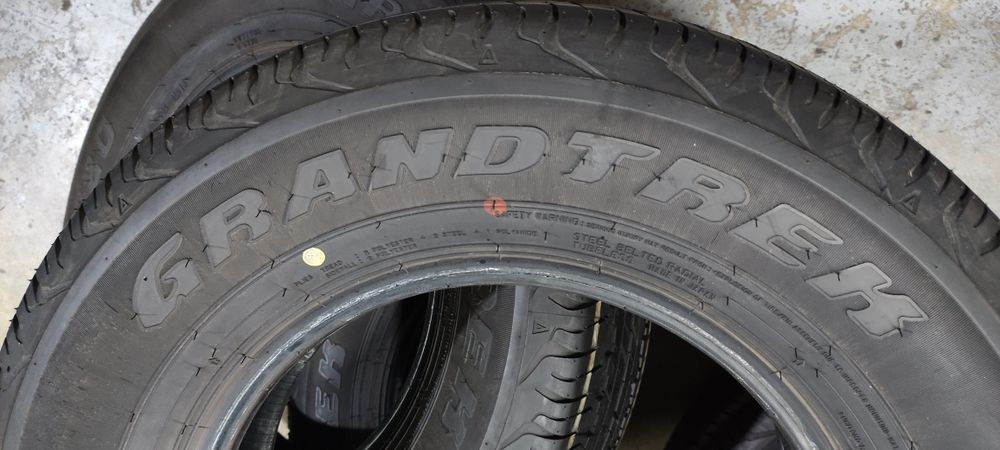 Pneus 195/80/15 novos e semi novos